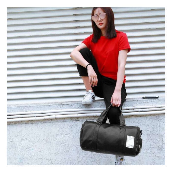 synthetic-leather-sports-gym-bag-405088.jpg
